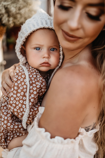 Family Photographer, up close of mother and baby, baby in a bonnet